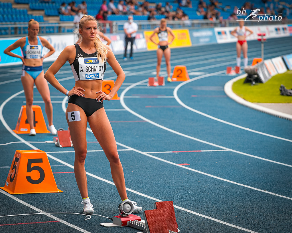 Sở hữu chiều cao 1m75 cùng nhan sắc vô cùng xinh đẹp, Alica Schmidt được trang web thể thao nổi tiếng Bursted Coverage vinh danh là nữ vận động viên quyến rũ nhất thế giới vào năm 2017.
