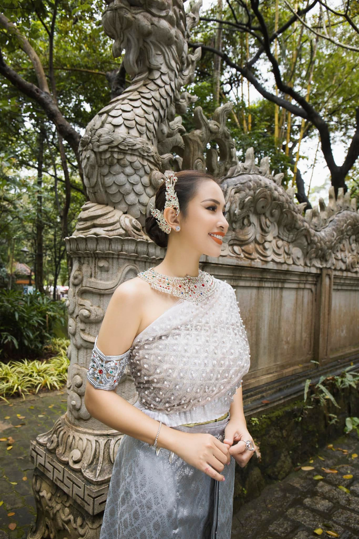 Vân Hugo từng tham gia một số bố phim như "Nhật ký Vàng Anh", "Phía cuối cầu vồng", "Zippo, mù tạt và em",... Cùng với đó là vai trò MC trong chương trình "Vì bạn xứng đáng", "Đường lên đỉnh Olympia", "Vui cùng Hugo"…