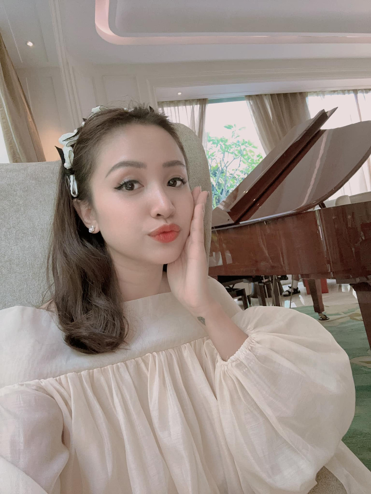 Cô còn từng được nhắc đến là một trong những hot girl Hà thành đình đám cùng thời với: Mi Vân, Vân Navy, Meo Meo… Ảnh: FBNV