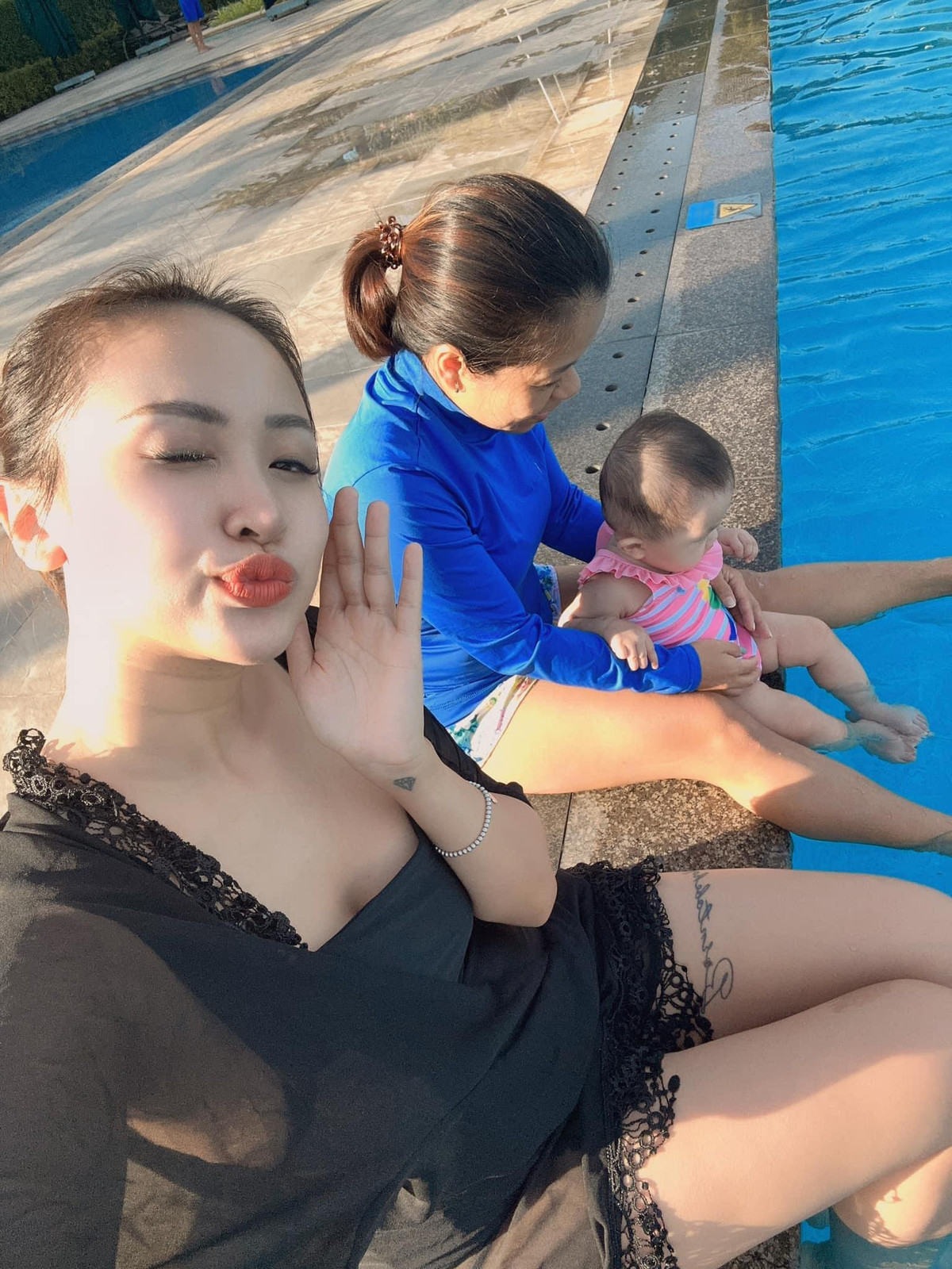 Vân Hugo từng kết hôn và sau đó ly hôn vào năm 2012. Năm 2020 cô tái hôn với bạn trai doanh nhân và chuyển vào TP. Hồ Chí Minh sinh sống.