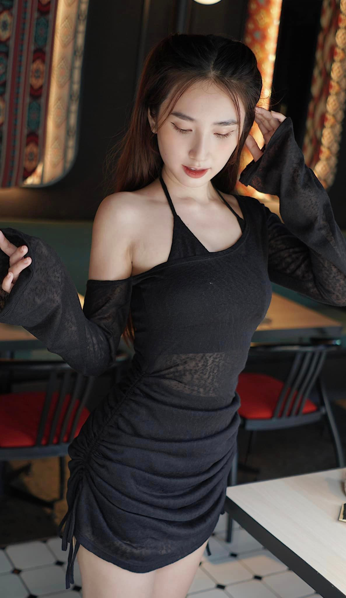 Thanh Mèo cũng nâng tầm nhan sắc. Cô sở hữu những video triệu view trên TikTok, khoe thân hình nóng bỏng nuột nà.