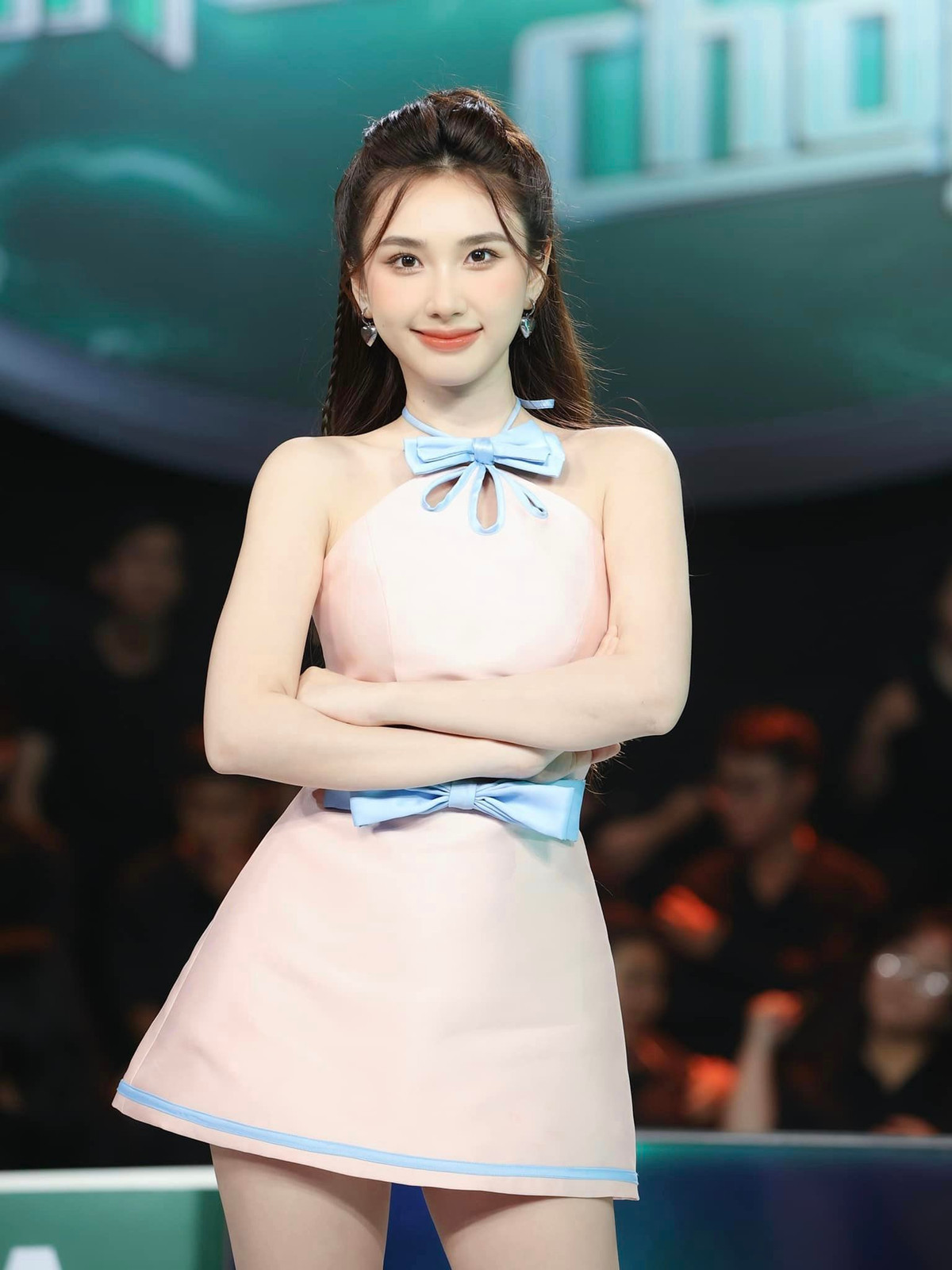 Thanh Mèo (Lê Thị Thanh) sinh năm 1996 là hot girl Sài thành nổi tiếng. Cô là người mẫu ảnh, tham gia quảng cáo cho một số nhãn hàng.