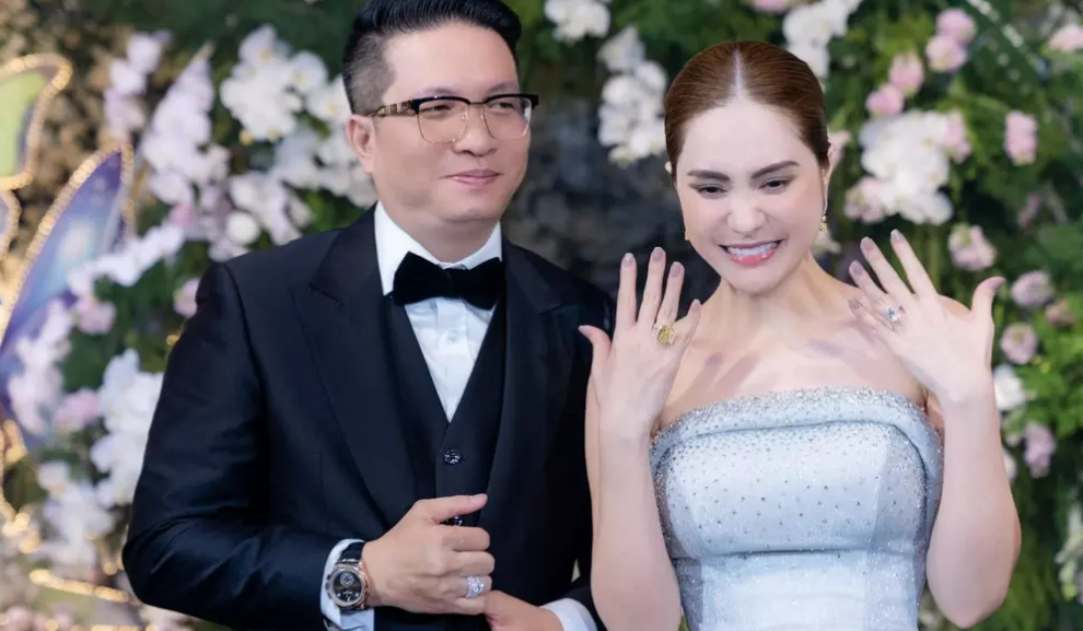 Thậm chí, có nhiều tài khoản cà khịa cô không dám cười vì sợ để lộ nét vừa già vừa xấu. Ảnh: FBNV