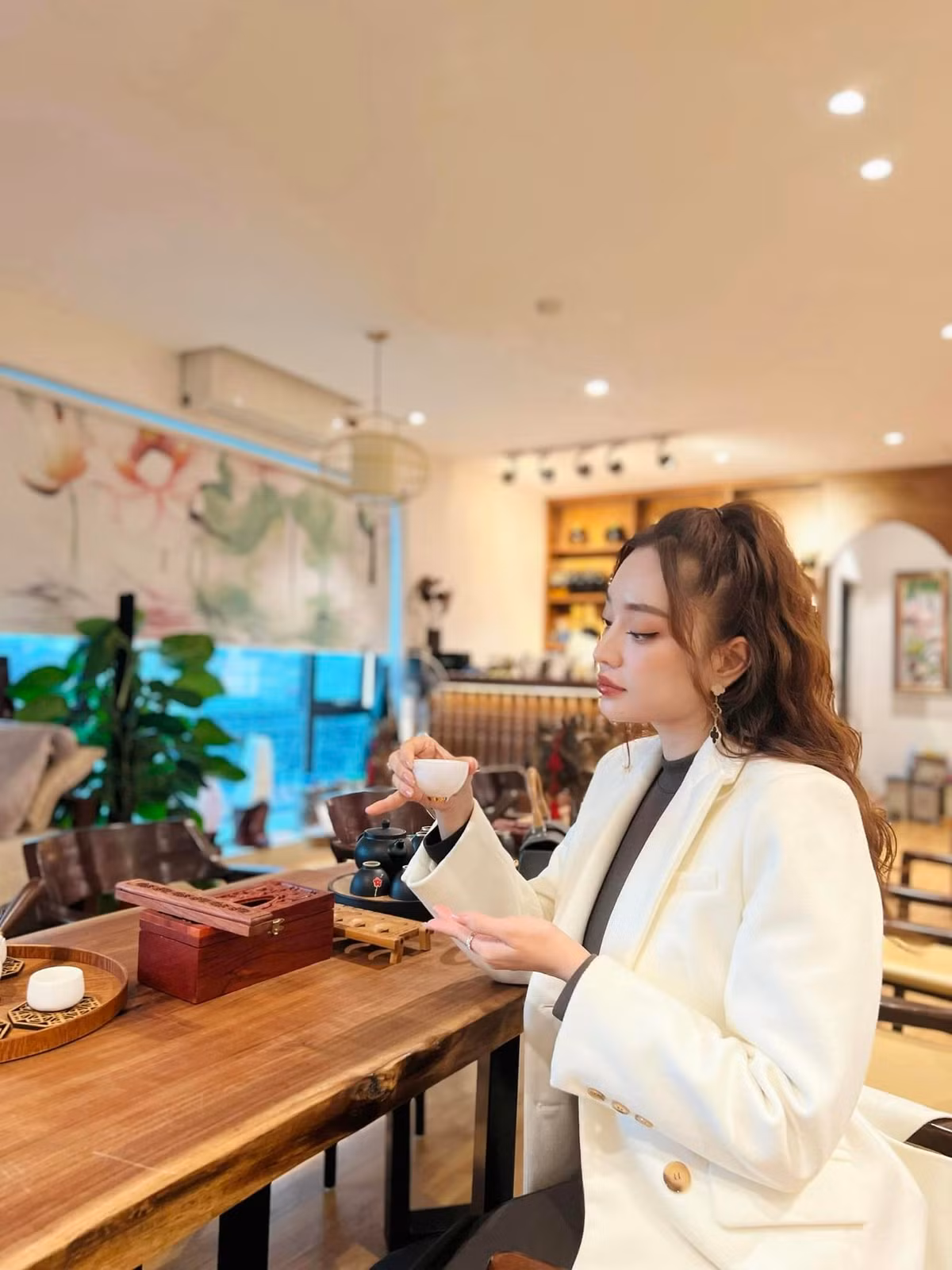 Người đẹp gây chú ý trên MXH khi thường xuyên đăng tải những câu chuyện xoay quanh cuộc sống hôn nhân và mối quan hệ mẹ chồng - nàng dâu khiến ai cũng phải ao ước.