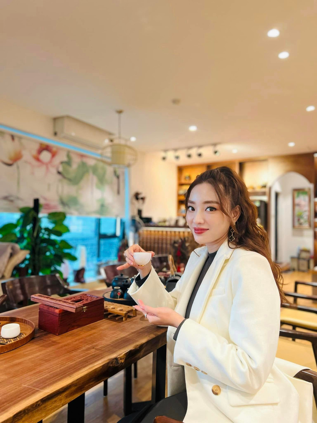 Ngọc Lan từng chia sẻ không may mắn có được tuổi thơ đầy đủ cả cha lẫn mẹ nên Ngọc Lan luôn coi việc làm dâu và có mẹ chồng "điểm 10" như hiện tại là sự bù đắp may mắn.