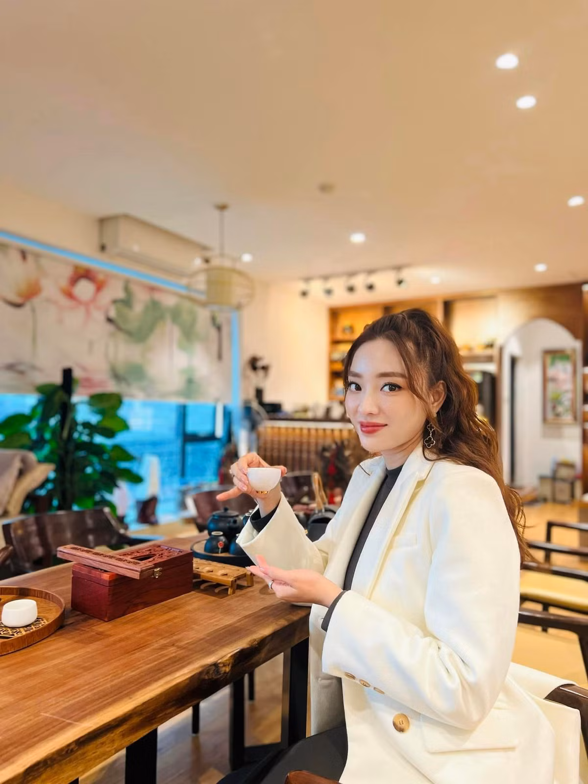 Ngọc Lan từng chia sẻ không may mắn có được tuổi thơ đầy đủ cả cha lẫn mẹ nên Ngọc Lan luôn coi việc làm dâu và có mẹ chồng "điểm 10" như hiện tại là sự bù đắp may mắn.