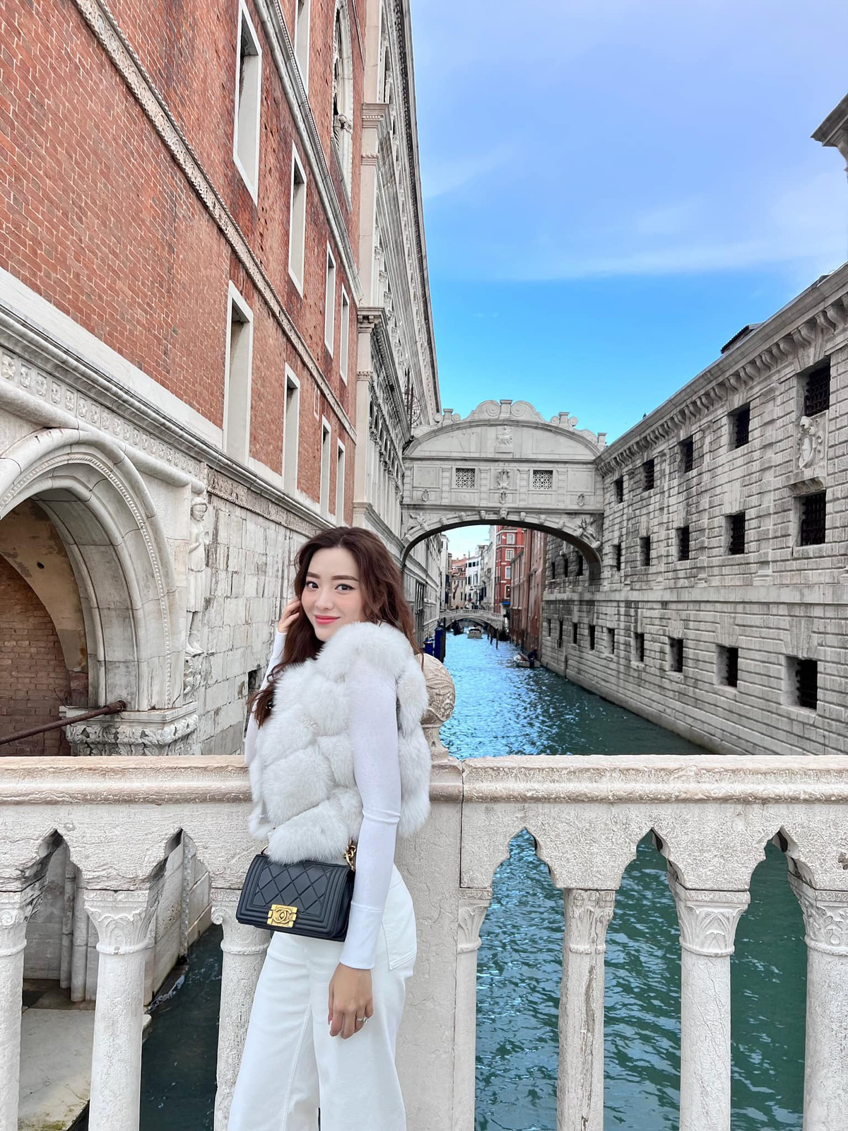 Trong chương trình "Mẹ chồng nàng dâu", cô Thu Nga - mẹ chồng Ngọc Lan cũng tiết lộ, ngay từ lần đầu gặp mặt, đã có cảm tình với con dâu tương lai vì quá xinh.