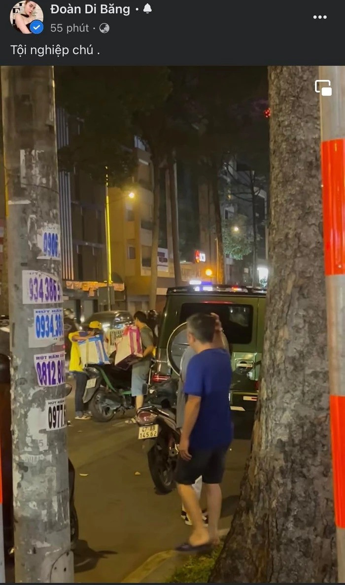 Trong clip Đoàn Di Băng đã đứng từ xa quay lại sự việc và có chia sẻ: "Cái chú xe ôm đụng vô xe mình, hu hu. Nhưng mình sẽ không lại đâu, không biết có đụng không thấy chú ngã xuống. Thấy chú sợ lắm, sợ mình ra đền chú. Giờ mình đi ra là chú xanh lè đó nên thôi mình đứng trong này đi".