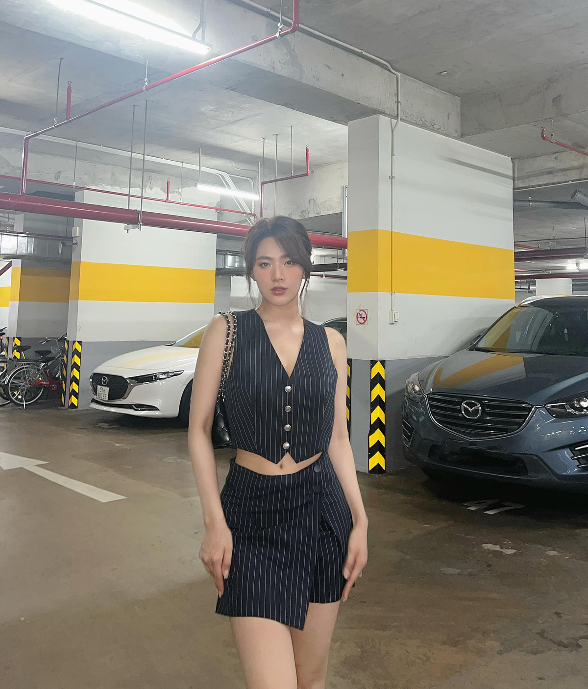 Chẳng những sở hữu nhan sắc xinh đẹp, gương mặt thanh tú, đậm nét Á Đông, Minh Trang còn có chiều cao nổi bật 1m70.