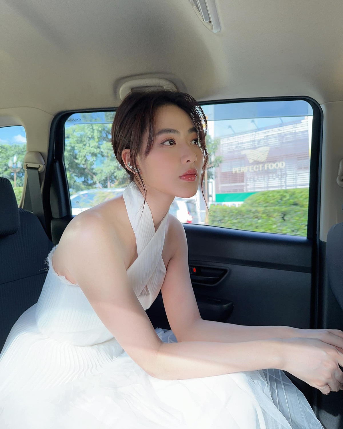 Nguyễn Minh Trang sinh năm 1995, quê ở Hải Phòng. Nàng hot girl gây chú ý khi có gương mặt hao hao "thần tiên tỷ tỷ" Lưu Diệc Phi.