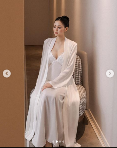 "Cuộc sống này công bằng lắm. Nếu buổi chiều bạn ngủ nhiều. Thì buổi tối sẽ khó ngủ. Thế thôi…", cựu hot girl một thời viết.