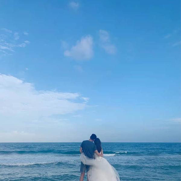 Về cuộc sống hôn nhân, hiện nay cô đã có chồng và cả hai cưới nhau vào tháng 11/2021, đến nay đã được một năm.