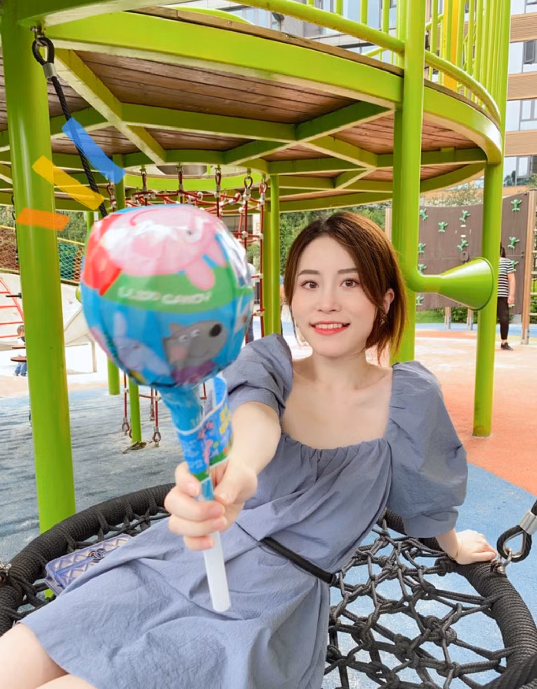 Ở tuổi 29, cô nàng vẫn rất xinh đẹp, yêu đời và thường xuyên cập nhật tình hình của bản thân.