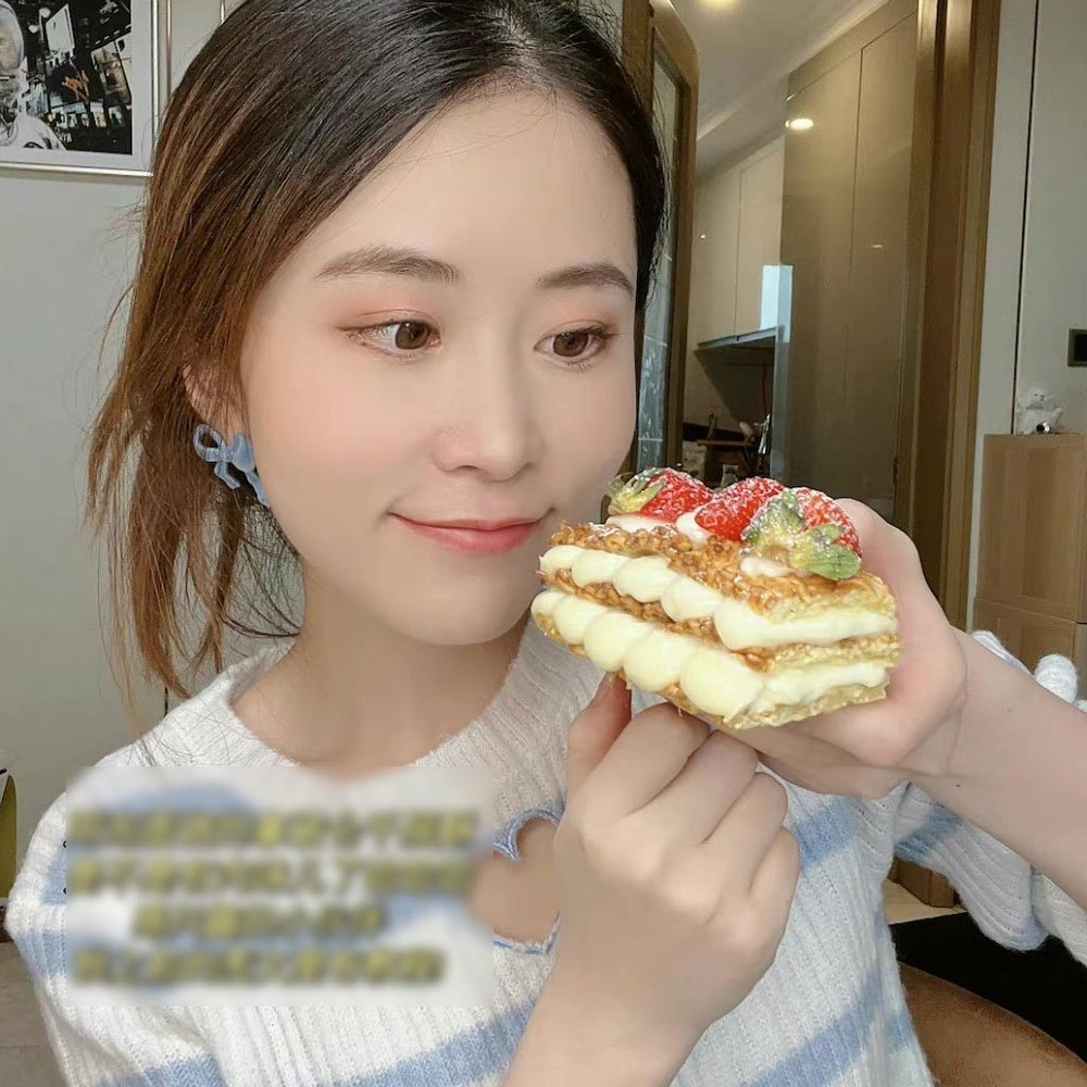 Trước sự việc đó, rất nhiều người cho rằng "thánh ăn công sở" là người gián tiếp gây ra sự cố trên và quay lưng, kêu gọi tẩy chay cô nàng. Cô nàng đến gặp gia đình xin lỗi và nhận trách nhiệm, giúp họ chi trả toàn bộ viện phí.