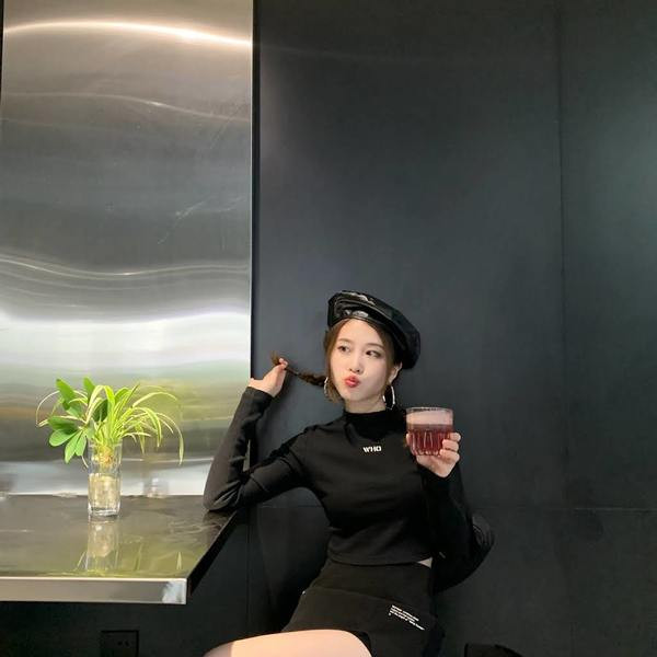 Kể từ đây, "thánh ăn văn phòng" dần ít xuất hiện trên MXH hơn, cô cũng dừng hợp tác với các nhãn hàng và nhà tài trợ.