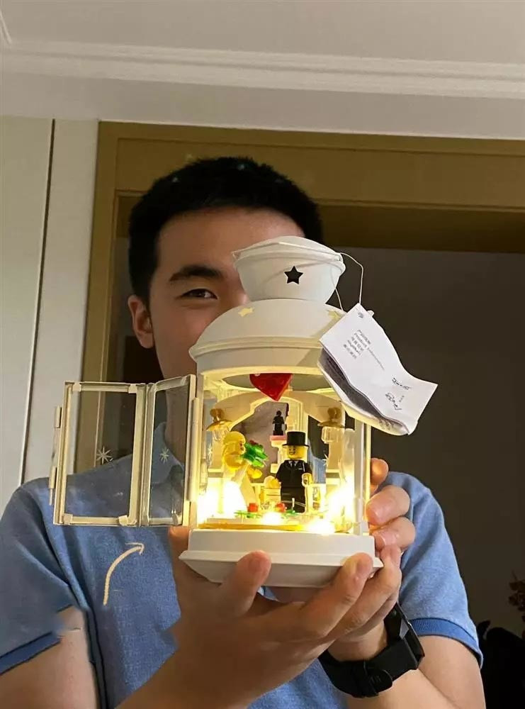 Cuộc sống sau kết hôn được nhiều người rất ngưỡng mộ khi cô và chồng thường xuyên khoe khoảnh khắc hạnh phúc bên nhau, cùng nhau đi du lịch,...