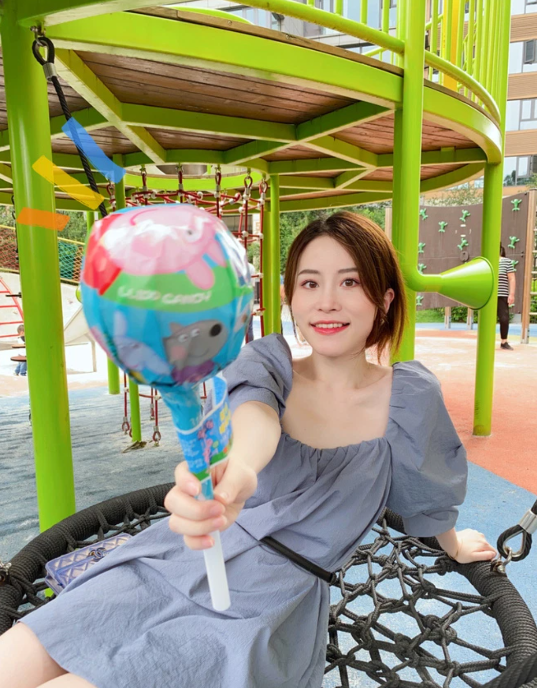 Ở tuổi 29, cô nàng vẫn rất xinh đẹp, yêu đời và thường xuyên cập nhật tình hình của bản thân.