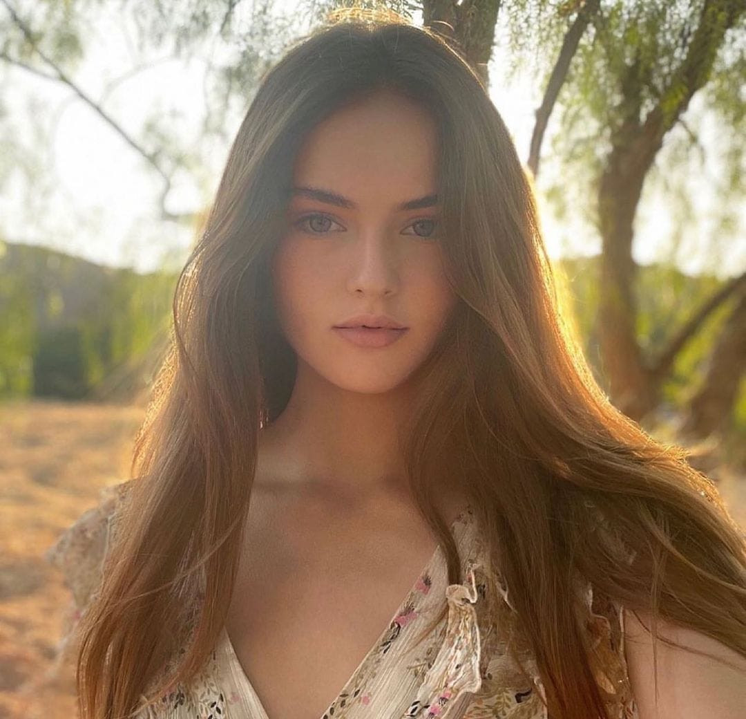 Không chỉ nổi tiếng, xinh đẹp Kristina Pimenova còn khiến người người nhà nhà ngưỡng mộ khi vẫn giữ đời sống riêng tư kín tiếng, học chăm chỉ.