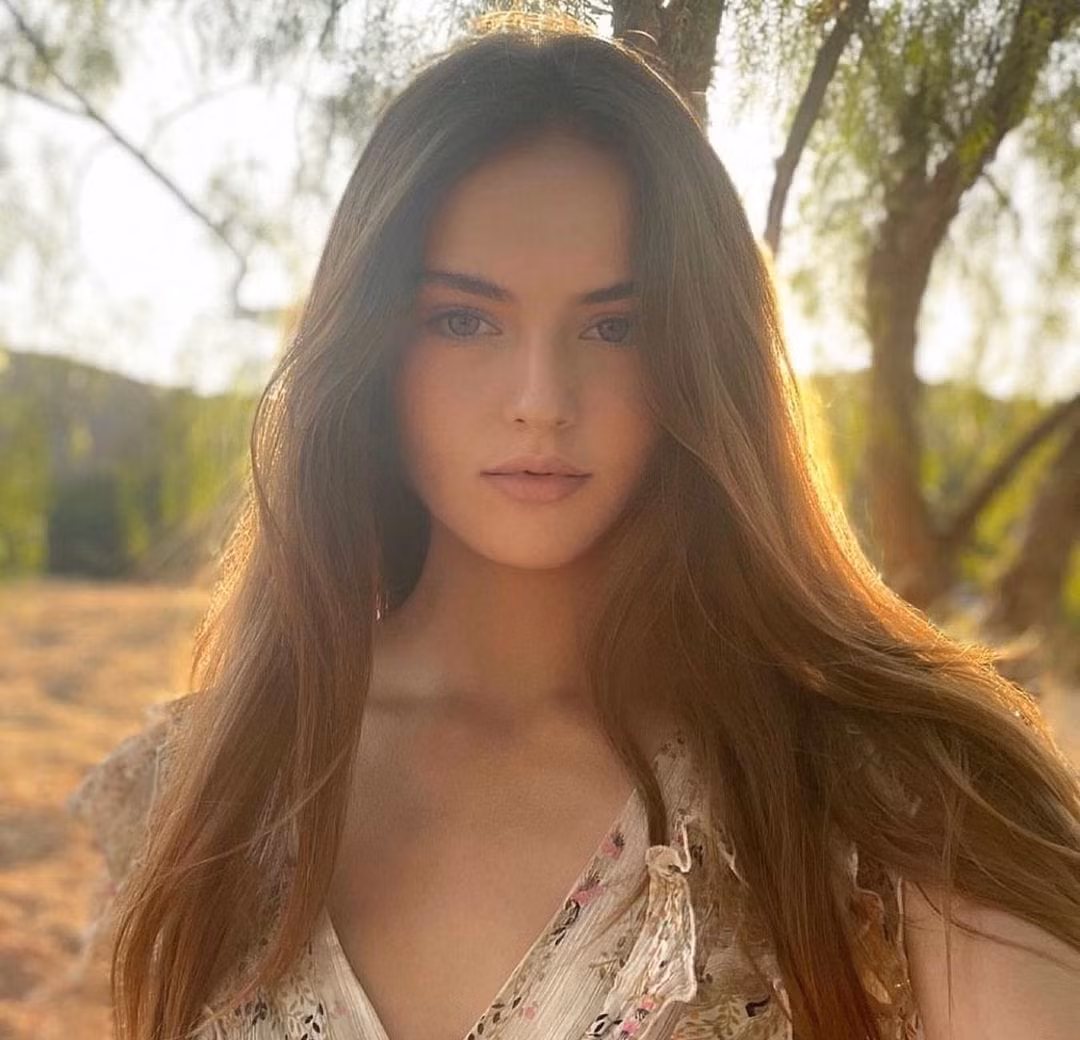 Không chỉ nổi tiếng, xinh đẹp Kristina Pimenova còn khiến người người nhà nhà ngưỡng mộ khi vẫn giữ đời sống riêng tư kín tiếng, học chăm chỉ.