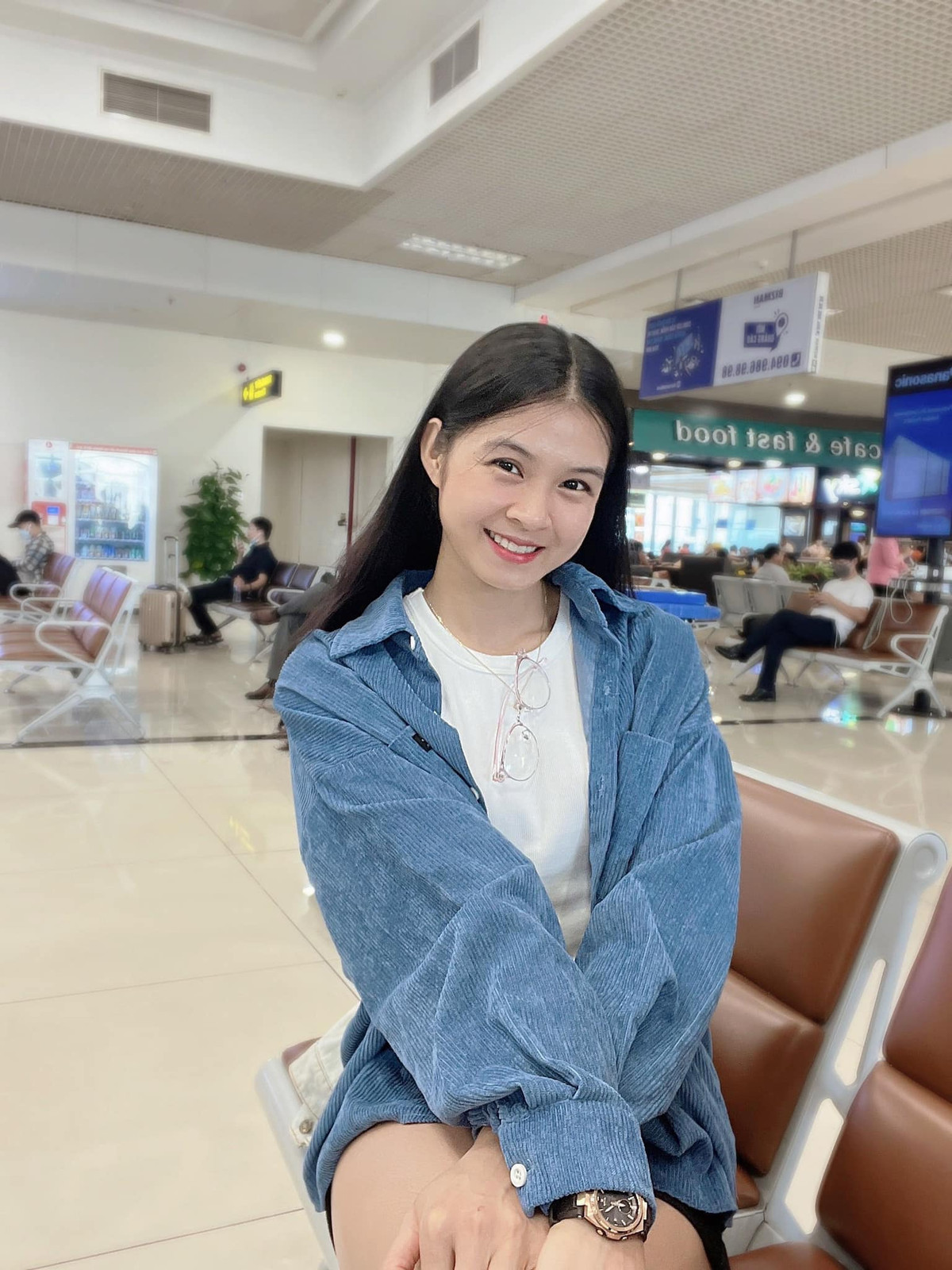 Nhờ gương mặt cùng chiều cao ấn tượng và thân hình săn chắc của vận động viên, mỹ nhân làng bóng chuyền Chu Thị Ngọc thu hút hơn 8.000 người theo dõi trang cá nhân, nơi cô thường chia sẻ những hoạt động đời thường.