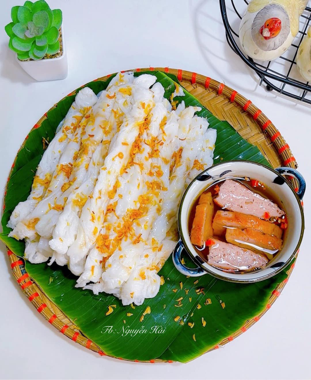 Hình ảnh mâm cơm của cô gái này sau khi chia sẻ lên MXH nhận về vô số lời khen.