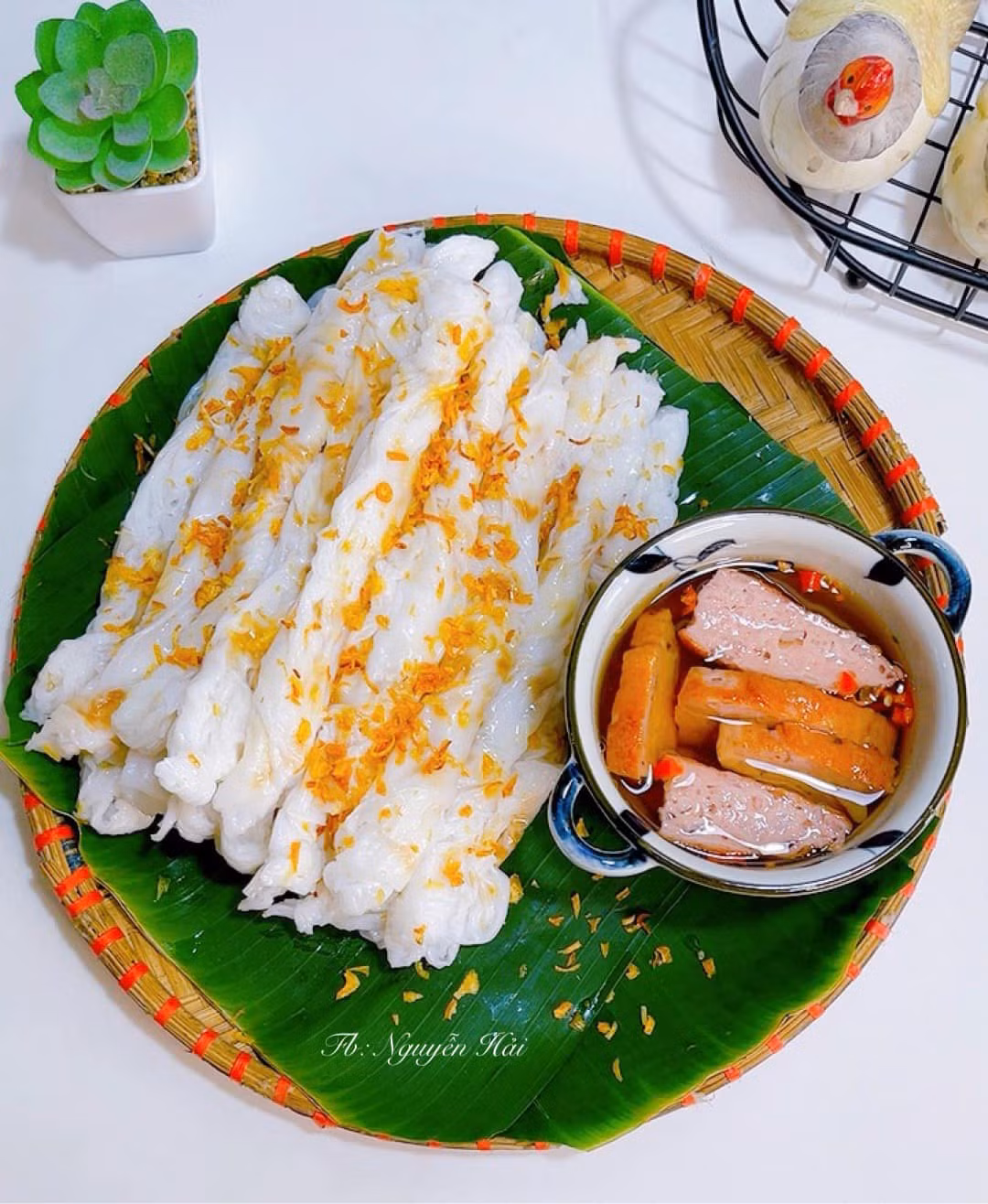 Hình ảnh mâm cơm của cô gái này sau khi chia sẻ lên MXH nhận về vô số lời khen.