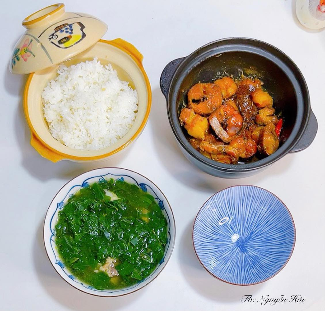 Đa phần cư dân mạng mong muốn được học hỏi công thức nấu ăn, cách bày biện mâm cơm đẹp như của cô gái Thanh Hóa này.