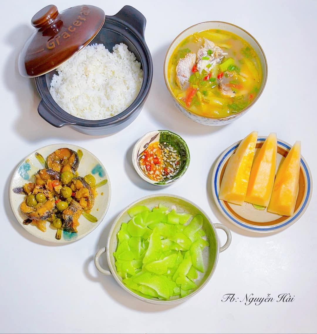 Mới đây hình ảnh những mâm cơm gia đình của cô gái trẻ Thanh Hóa, có tên Nguyễn Hải đã nhận về sự quan tâm lớn của cư dân mạng.