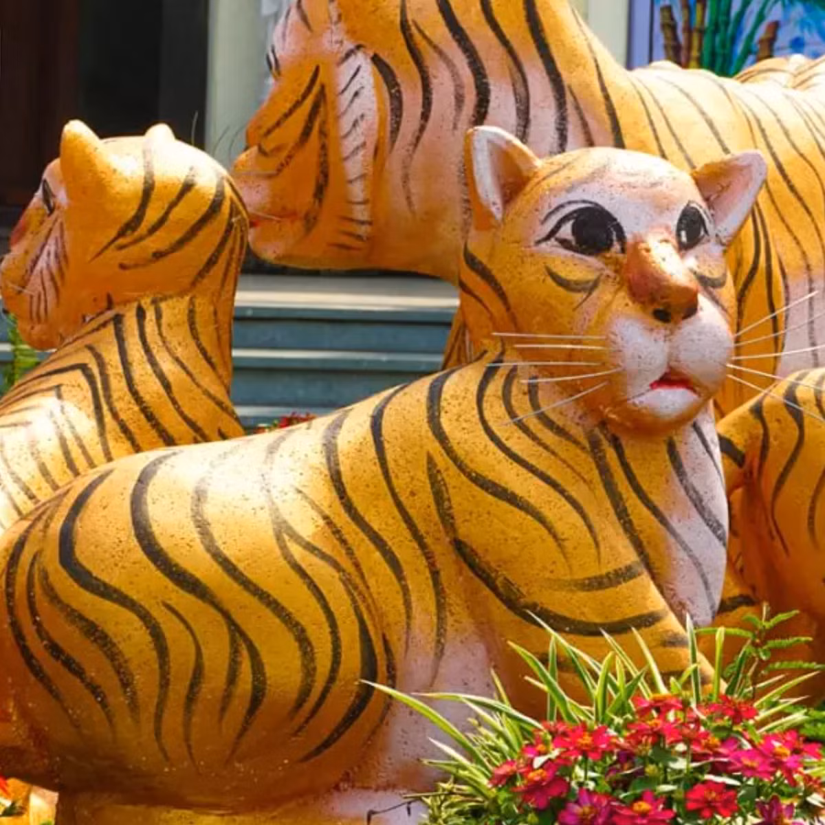 Nhiều người “cười bò” với tượng hổ ở Đồng Nai có khuôn mặt khó hiểu.