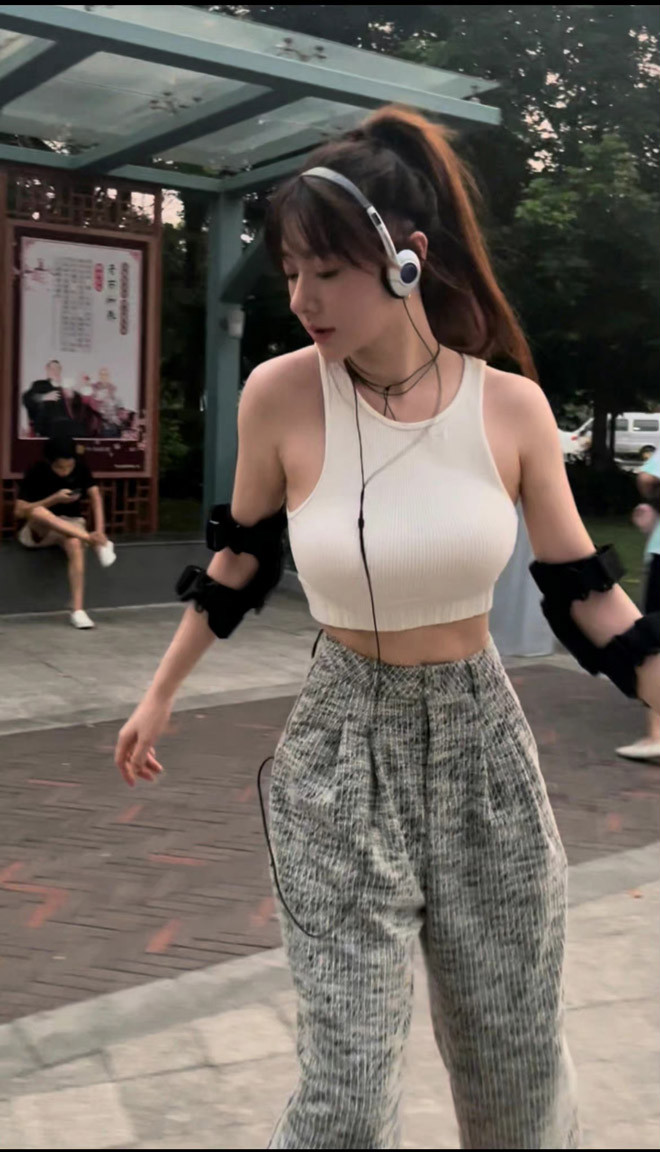 Dật Nhu có hàng nghìn người theo dõi. Số lượng người hâm mộ của cô nàng tăng nhanh, mọi động tĩnh đều được chú ý. Ảnh: Tổng hợp