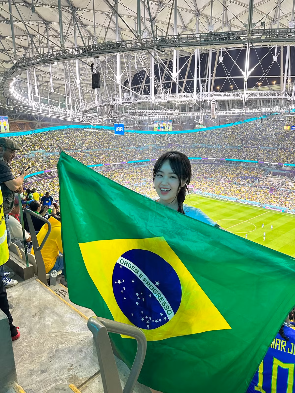 Cuối tháng 11 - đầu tháng 12 vừa qua, hình ảnh hot girl Lê Phương Anh (sinh năm 1997) sang Qatar trực tiếp xem World Cup bất ngờ được lan truyền rộng rãi trên MXH.