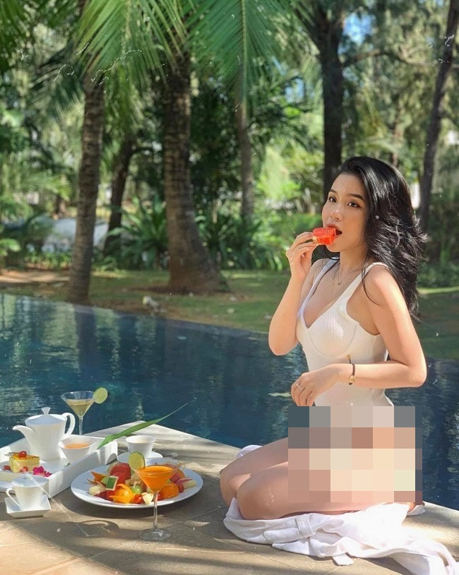 Bài đăng về Quỳnh Thi sau khi lan tỏa khắp MXH Trung Quốc đã nhận về vô số lời khen, đa phần dành nhiều lời khen ngợi cho nhan sắc xinh đẹp cũng như sự đầu tư kỹ lưỡng của hot girl đến từ Việt Nam.