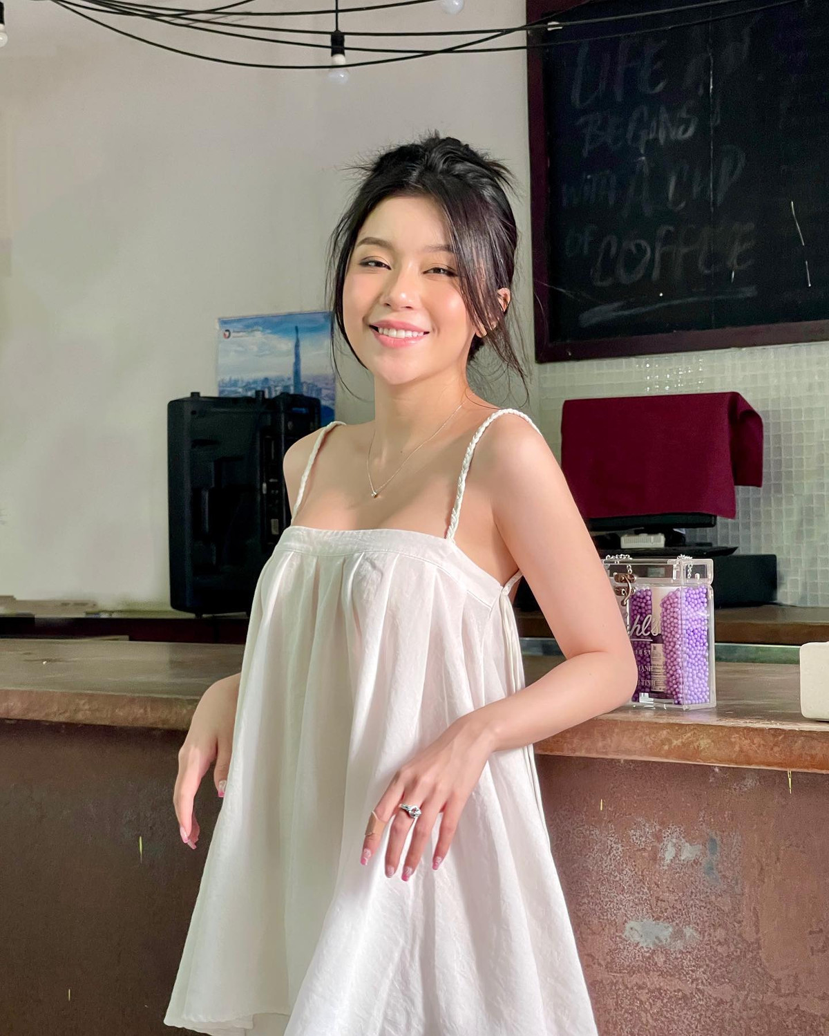 Quỳnh Thi đang sở hữu 1 triệu lượt theo dõi trên TikTok, kênh YouTube đạt 357 nghìn lượt theo dõi, tài khoản Instagram đạt 600 nghìn người theo dõi.