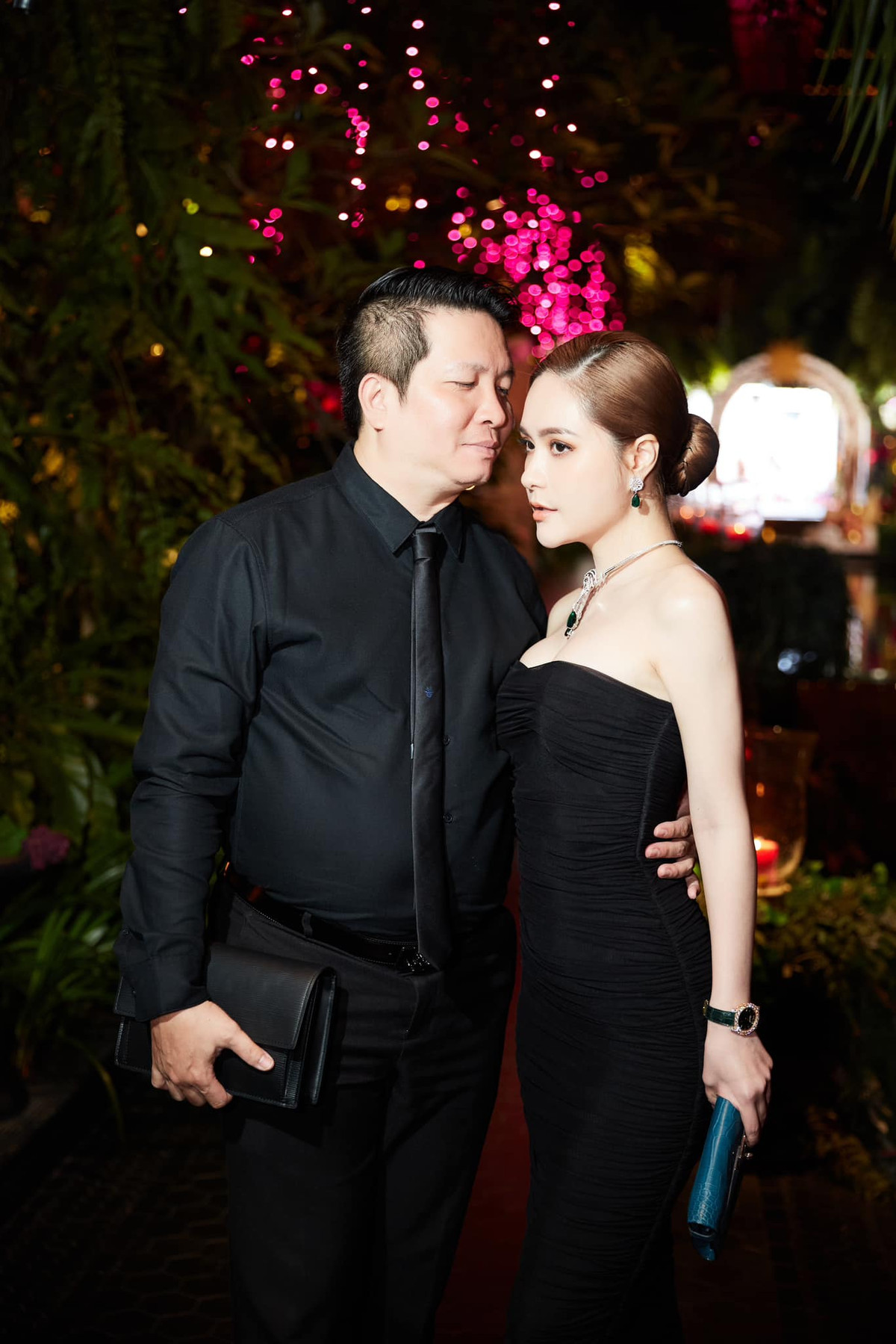 Cho đến hôm nay, khi mọi việc đã được hoàn tất, Đoàn Di Băng và doanh nhân Quốc Vũ đã đưa cả gia đình cùng những người thân thiết lên Đà Lạt để tổ chức đại tiệc.