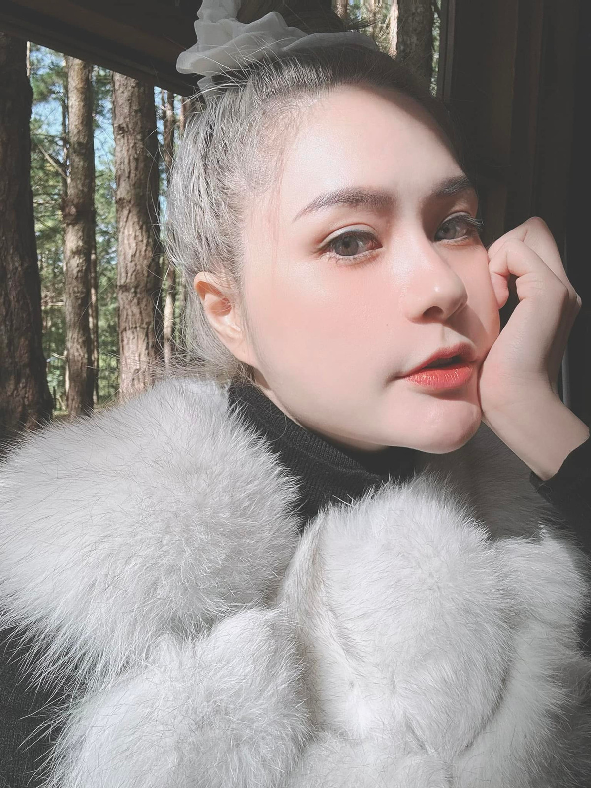 Đây không phải là lần đầu tiên nữ đại gia nhận được món quà đắt đỏ từ chồng doanh nhân. Trước đó nhân dịp sinh nhật cô nhận được loạt món đồ hàng hiệu xa xỉ.