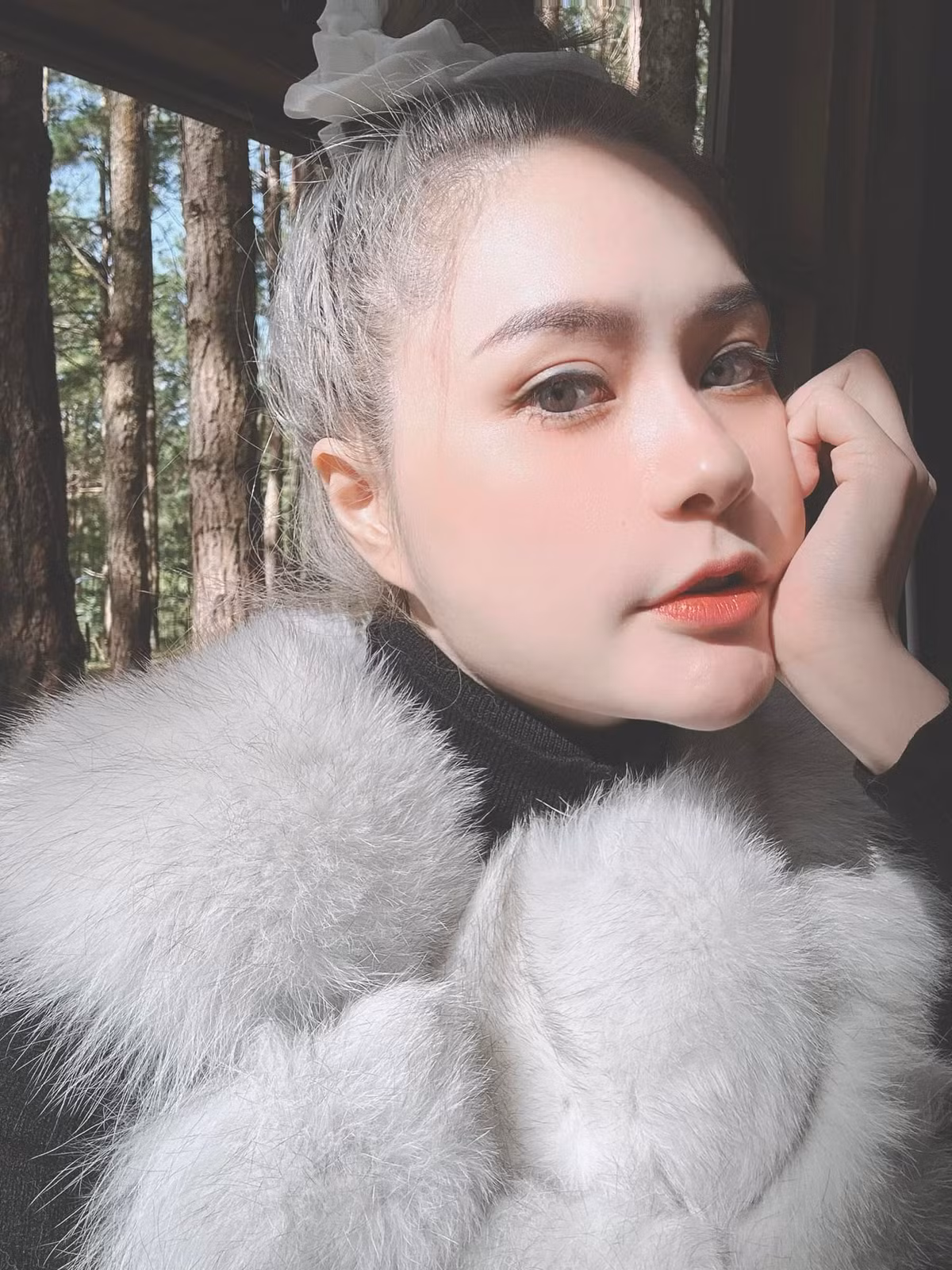 Đây không phải là lần đầu tiên nữ đại gia nhận được món quà đắt đỏ từ chồng doanh nhân. Trước đó nhân dịp sinh nhật cô nhận được loạt món đồ hàng hiệu xa xỉ.