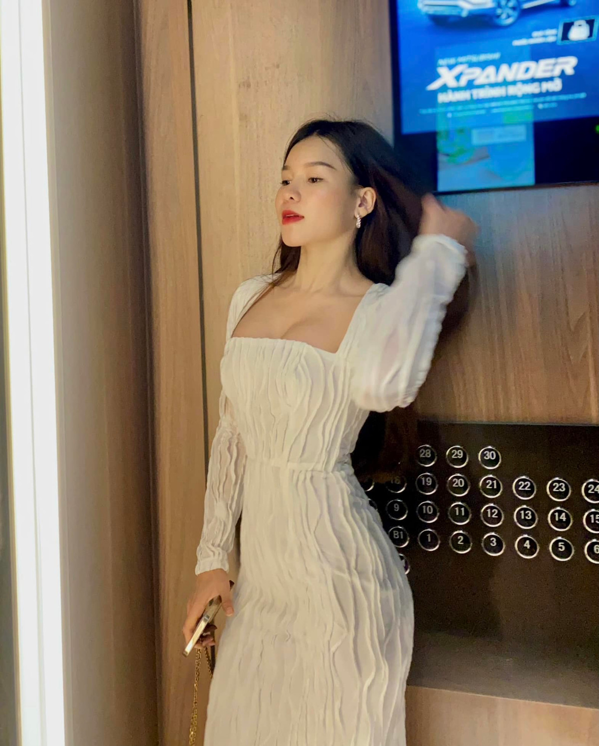 Dù nhan sắc còn gây tranh cãi nhưng Yến Xuân luôn nhận lời khen cho hình thể cân đối, săn chắc.