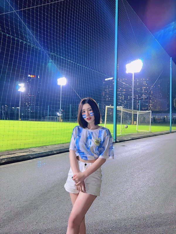 Bẵng đi một thời gian, nhan sắc hiện tại của hot girl TikTok Tiểu Hý khiến không ít người phải bất ngờ. Cô gái trắng trẻo, phúng phính ngày nào nay “lột xác” ngoạn mục.