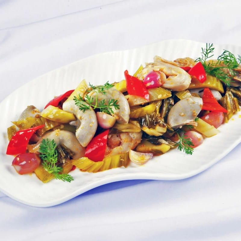 Từ ngày 18/8, cư dân mạng lan truyền nhau một câu chuyện nghi vấn ngoại tình có tên là "lòng xào dưa 30k". Cặp đôi này thường xuyên gặp mặt nhau, trốn gia đình hai bên để đi nhà nghỉ. Đặc biệt, "lòng xào dưa" được tiểu tam nhắc tới trong tin nhắn là món mà cả hai thường xuyên ăn những lúc đi "vụng trộm".