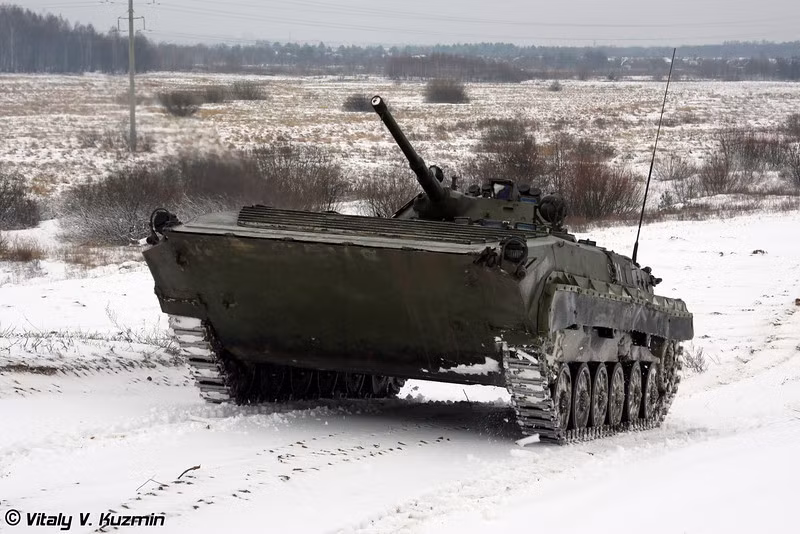 Bên cạnh đó, Quân đội Syria cũng được nhận thêm số lượng nhỏ các xe chiến đấu bộ binh BMP-1 từ Nga. Loại vũ khí này thường được trang bị cho các sư đoàn, trung đoàn bộ binh cơ giới. Nguồn ảnh: Vitaly-Kuzmin