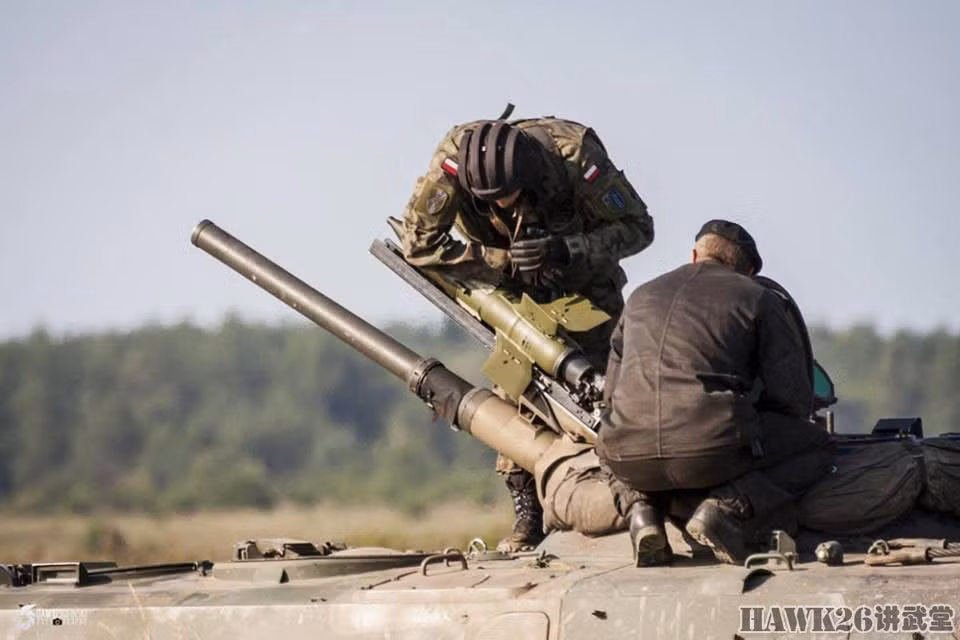 Ngoài ra, trên gốc súng chính được trang bị bệ phóng tên lửa 9M14 Malyutka (AT-3) dẫn đường qua dây cho phép tiêu diệt mục tiêu ở cự ly 500-3.000m. Nguồn ảnh: Oryx