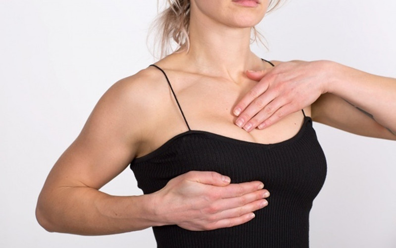 Kích thước vòng 1 thay đổi bất thường: Đây là một trong những dấu hiệu nghiêm trọng nhất của các vấn đề trong cơ thể. Nồng độ estrogen giảm đột ngột ảnh hưởng đến độ ẩm và độ đàn hồi của da. Điều này xảy ra chỉ vì thay đổi nội tiết tố hoặc trước khi mãn kinh./.