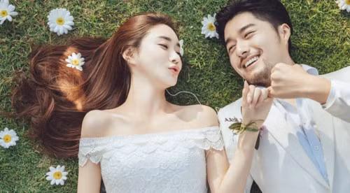Biết lùi lại phía sau Nam giới, đặc biệt người thành công, không thích phụ nữ hơn mình. Vì thế khi yêu, người phụ nữ đừng kiêu ngạo về bất cứ điều gì, đôi khi lùi lại một bước và nhường sân khấu cho người đàn ông của mình. Thông minh, sắc sảo thôi thì chưa đủ tiêu chuẩn để trở thành vợ của kiểu nam giới này, mà cái họ cần là người phụ nữ biết sẻ chia gánh nặng khi mệt mỏi.