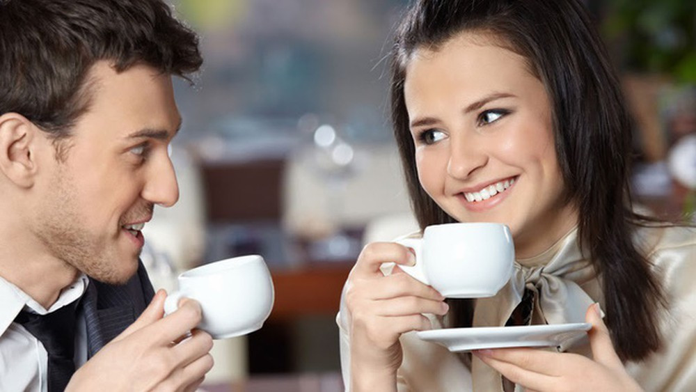 Liệu bạn có thể giao tiếp hoạt bát trong một phòng đầy người lạ? Bạn nên tập và không nên tỏ ra khó chịu khi phong cách sống và lối xã giao của ai đó không hợp với mình. Người giàu không làm giàu lên một mình, họ có cả một hệ thống bạn bè, đối tác, người thân hỗ trợ đắc lực.