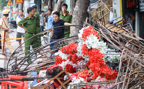 Căn nhà xảy ra hoả hoạn chứa đầy vật dụng dễ cháy.