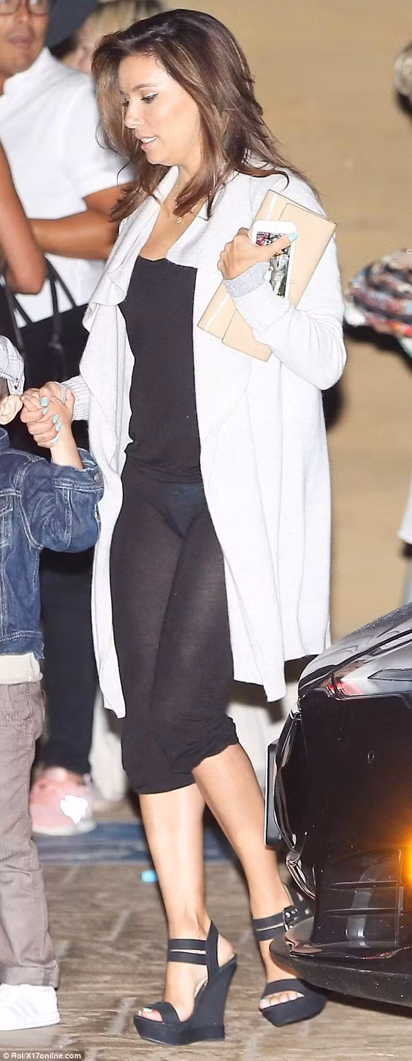 Eva Longoria ho henh vi loi trang phuc