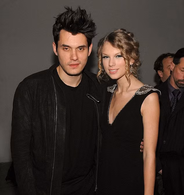 Từ năm 2009 đến 2010, Taylor hẹn hò với John Mayer, một nam ca sĩ kiêm nhạc sĩ tài năng của Mỹ. Chia tay, cả hai còn gây xôn xao làng giải trí khi viết những ca khúc về nhau.