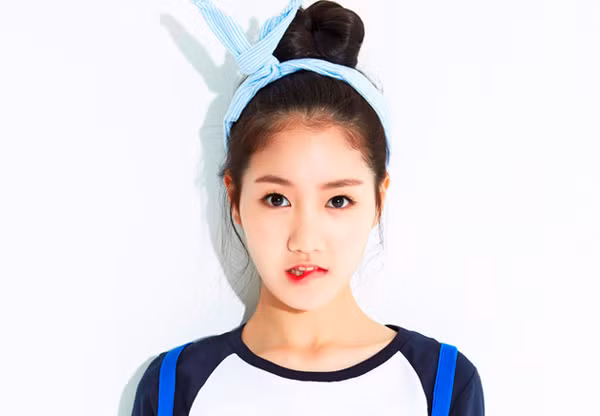 Jin Ji Hee là một trong những sao nữ tuổi teen được mọi người yêu mến qua những bộ phim như: Cô đơn trong tình yêu (2006), Hansel and Gretel (2007), Gia đình là số một (2009) và Seonam Girls High School Investigators (2014).