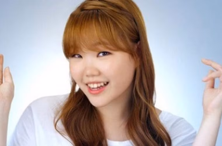 Nữ ca sĩ Lee Soohyun từng tham gia nhóm Akdong Musician từ năm 2012 và hai năm sau, cô lại tham gia nhóm Hi Suhyun. Mặc dù không sở hữu nhan sắc chim sa cá lặn như các sao tuổi teen khác, nhưng tài năng vẫn khiến Lee Soohyun vẫn khiến cô được mọi người yêu mến.