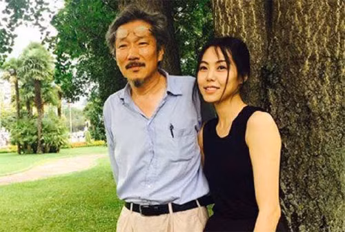 Hong Sang Soo bo mac vo con chu cap tinh tre